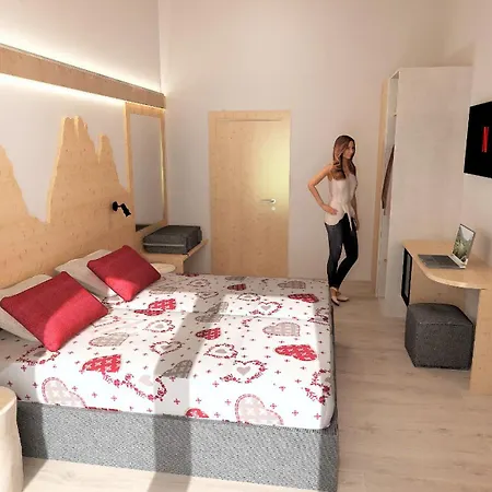 Spires Hotel 2*